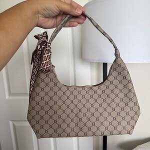 SHEIN Minimalist Vintage Print Shoulder Underarm Bag with Scarf